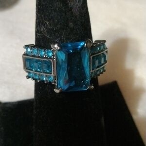 Blue ring size 7 NWT (sku 485)